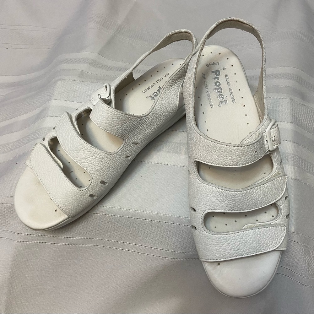 White Peeble Grain Womens Breeze Walker-Air Cell Cushion Insole -Size 9 EUC
